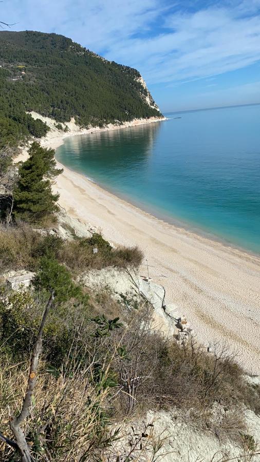 B&B 125Metri sul mare Sirolo Esterno foto